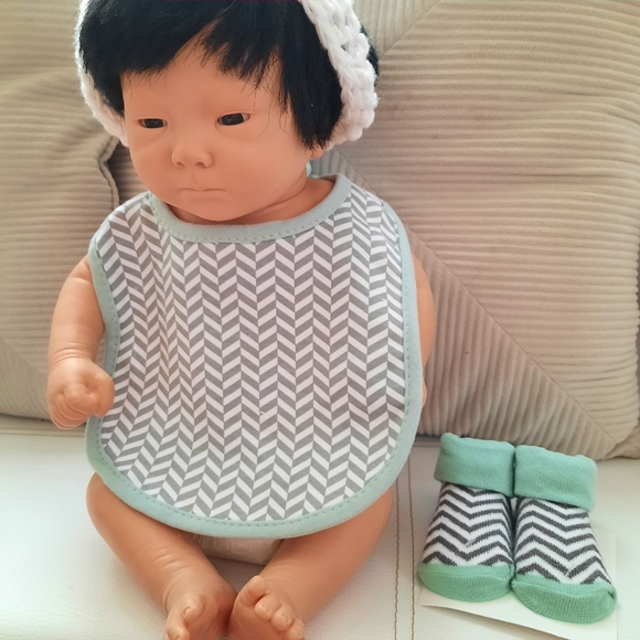 4/$20 Chevron Bib & Socks Infant Bundle for Baby Shower - Picture 1 of 7